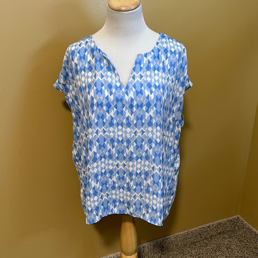 Vince Camuto Blue and White Geometric Print Blouse - Picture 1 of 5